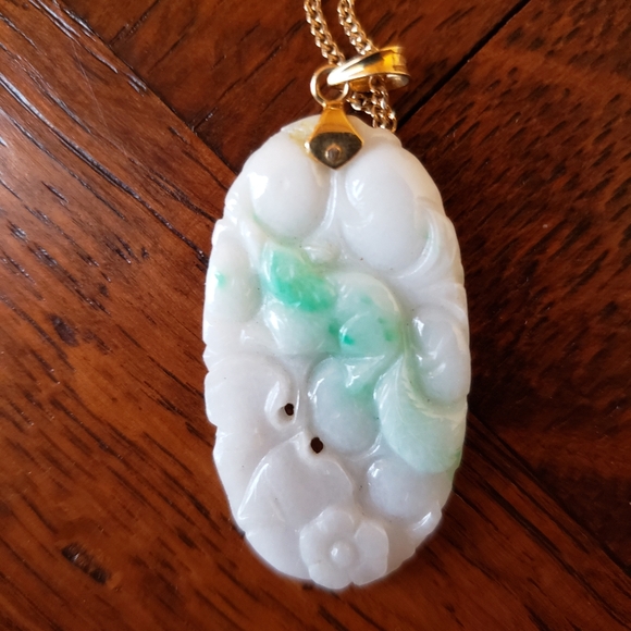 Vintage Gold Chain with Jade Necklace. - Picture 8 of 10